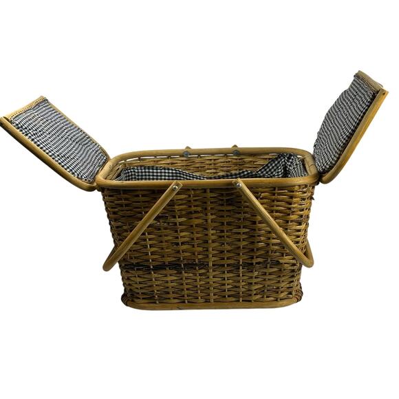 Wicker Vintage Picnic Basket Lined with Double Handles - Picture 9 of 14